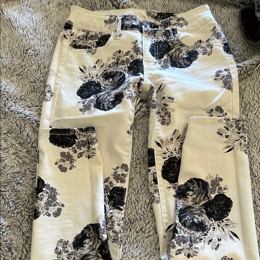American Eagle Outfitters Cream and Black Floral Skinny Jeans
